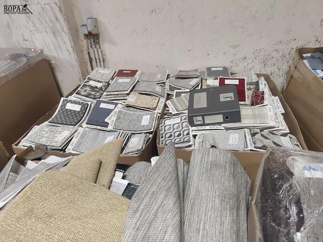 Lot 195 - samples - 21 palletten - afbeelding 2 van  3