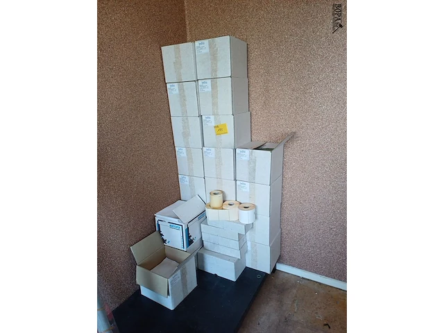 Lot 195 - tabelleer papier en etiketten - afbeelding 1 van  6
