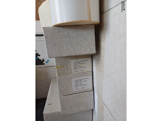 Lot 195 - tabelleer papier en etiketten - afbeelding 2 van  6