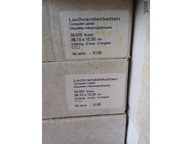 Lot 195 - tabelleer papier en etiketten - afbeelding 3 van  6