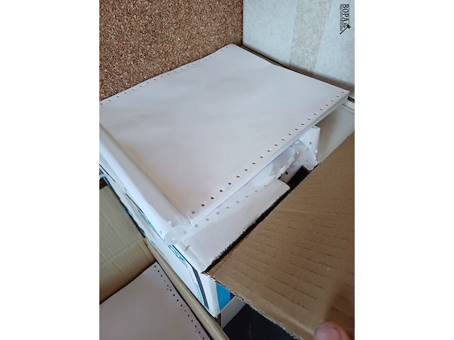 Lot 195 - tabelleer papier en etiketten - afbeelding 6 van  6