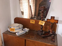 Lot 195 - vintage kast met opzetspiegel - afbeelding 1 van  3