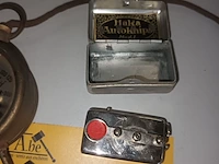Lot 195 - voltmeter en haka autoknips - afbeelding 2 van  4