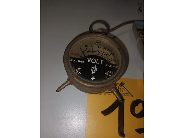 Lot 195 - voltmeter en haka autoknips - afbeelding 3 van  4