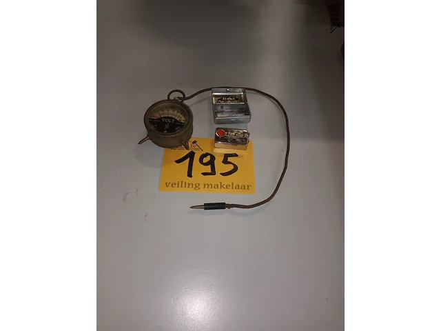 Lot 195 - voltmeter en haka autoknips - afbeelding 4 van  4
