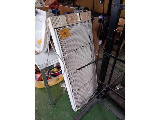 Lot 196 - elektrische radiator superser - afbeelding 1 van  3