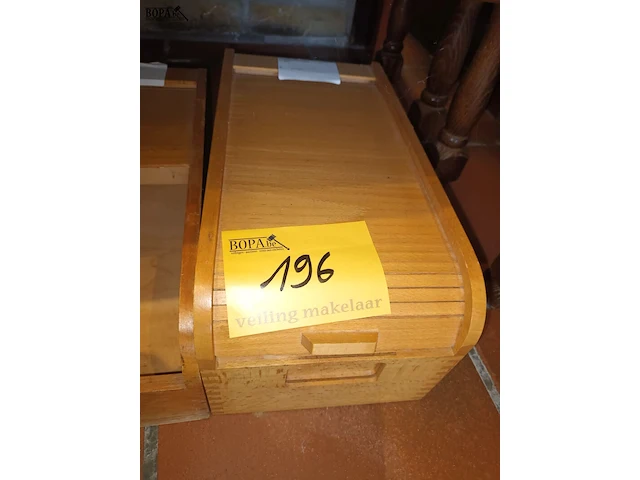 Lot 196 - houten fichebak met rolluik. 2 stuks - afbeelding 3 van  3