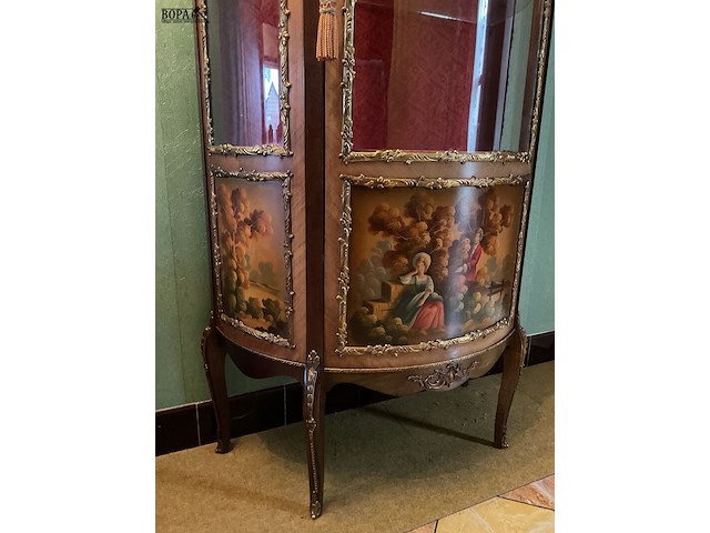 Lot 196 - italiaanse pronkkast - afbeelding 3 van  8