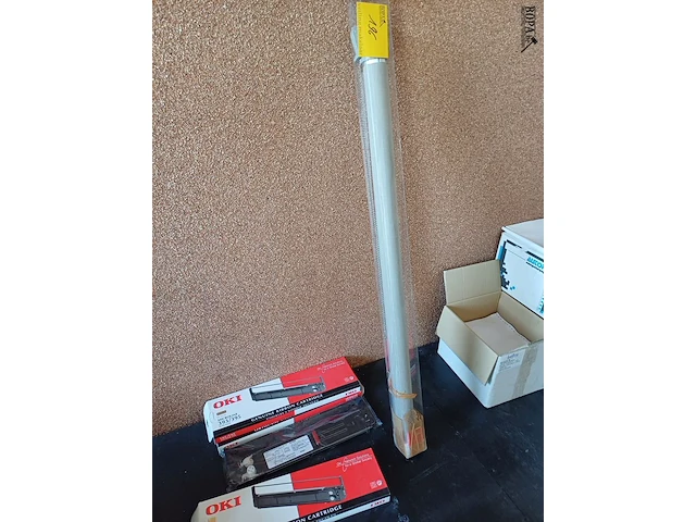 Lot 196 - rolgordijn en cartridge - afbeelding 1 van  5
