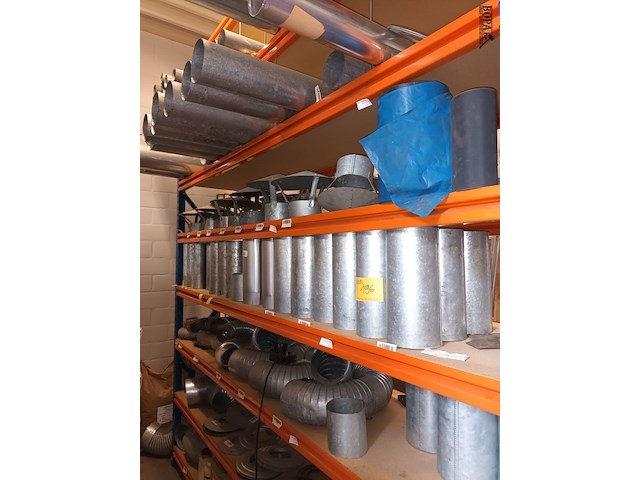 Lot 196 - stukken voor rookafvoer - afbeelding 1 van  7