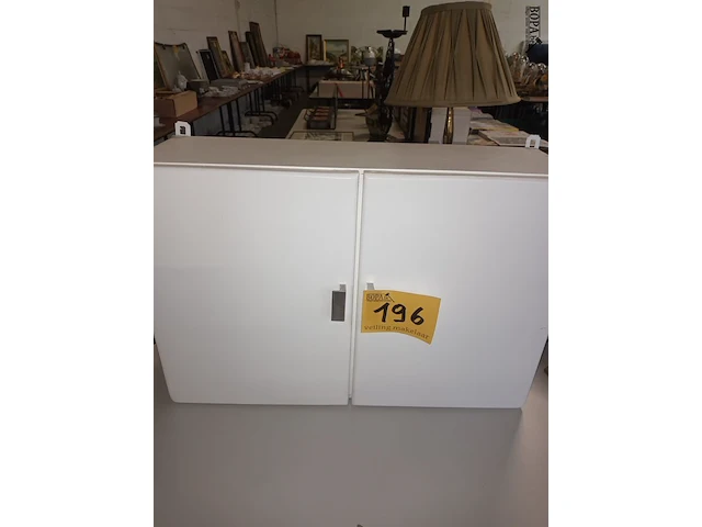 Lot 196 - wit muurkastje - afbeelding 1 van  3