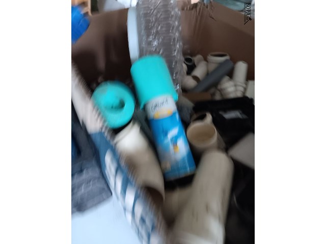 Lot 197 - badkamer lavabo en hulpstukken - afbeelding 2 van  4