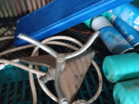 Lot 197 - badkamer lavabo en hulpstukken - afbeelding 3 van  4