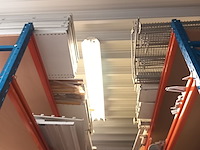 Lot 197 - lot onderdelen voor winkelrekken - afbeelding 2 van  3