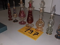 Lot 197 - parfumflesjes. 7 stuks - afbeelding 5 van  5