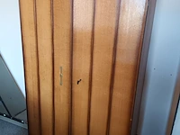 Lot 197 - vintage houten kleerkast - afbeelding 3 van  4