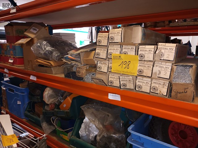 Lot 198 - divers werkmateriaal - afbeelding 1 van  6