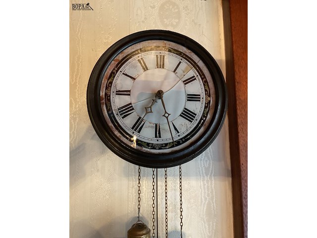 Lot 198 - hangklok met gewichten en ketting - afbeelding 3 van  6