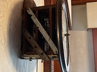 Lot 198 - hangklok met gewichten en ketting - afbeelding 5 van  6