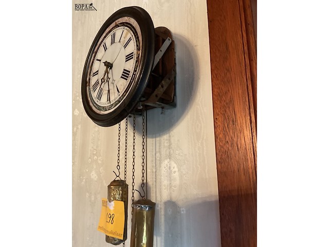 Lot 198 - hangklok met gewichten en ketting - afbeelding 6 van  6