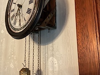 Lot 198 - hangklok met gewichten en ketting - afbeelding 6 van  6