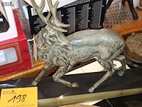 Lot 198 - hert op marmer - afbeelding 1 van  4