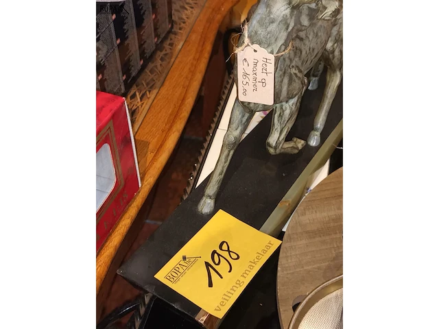 Lot 198 - hert op marmer - afbeelding 3 van  4