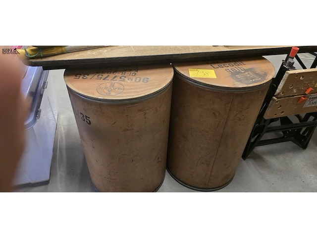 Lot 198 - vintage ton diam 45 cm h 68 cm 2 stuks - afbeelding 1 van  3