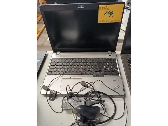 Lot 199 - acer laptop, muis, lader (h) - afbeelding 1 van  4
