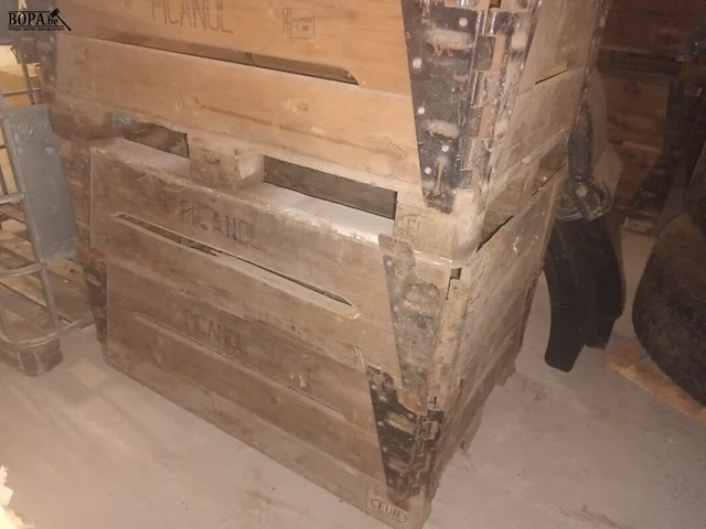 Lot 199 - houten palletbak picanol. 2 stuks - afbeelding 4 van  4