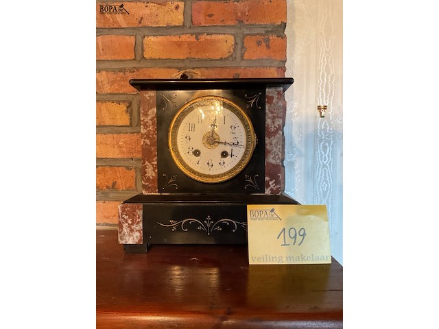 Lot 199 - marmeren staklok - afbeelding 1 van  7