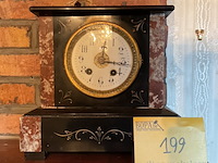 Lot 199 - marmeren staklok - afbeelding 1 van  7