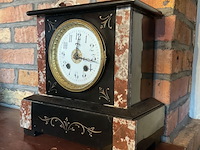 Lot 199 - marmeren staklok - afbeelding 2 van  7