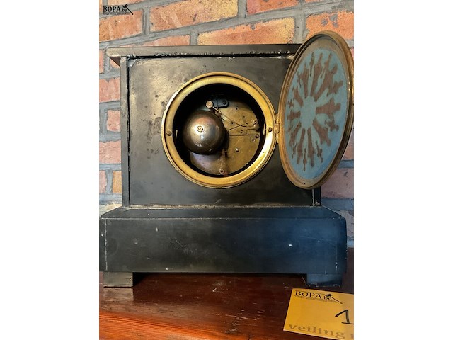 Lot 199 - marmeren staklok - afbeelding 6 van  7