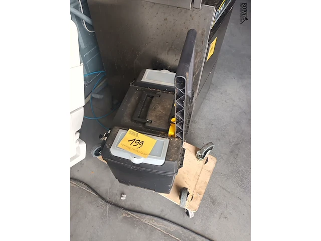 Lot 199 - materiaalkoffer en meubelkarren - afbeelding 1 van  3