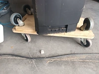 Lot 199 - materiaalkoffer en meubelkarren - afbeelding 2 van  3