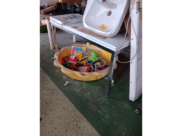 Lot 199 - uitschuifbare tafel - afbeelding 1 van  2