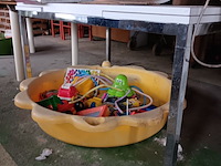 Lot 199 - uitschuifbare tafel - afbeelding 2 van  2