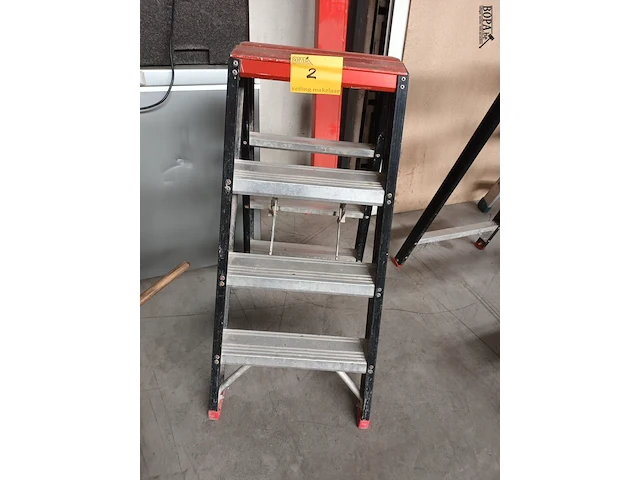 Lot 2 - aluminium trapladder altrex - afbeelding 1 van  3