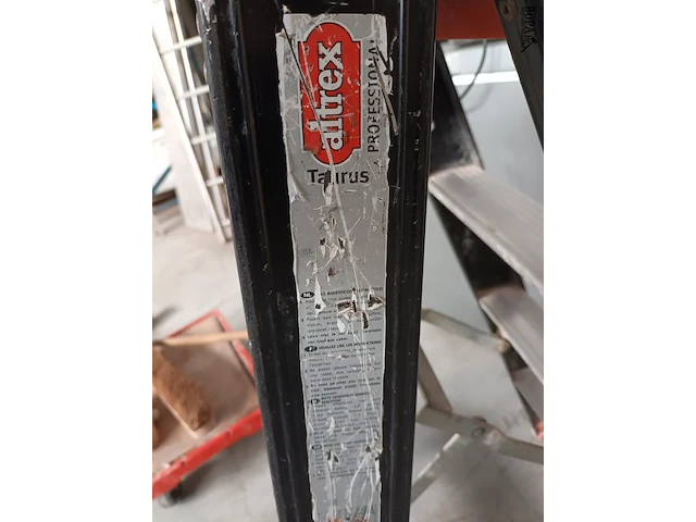 Lot 2 - aluminium trapladder altrex - afbeelding 3 van  3