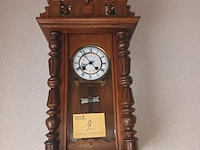 Lot 2 - antieke paardjes klok