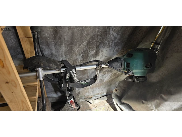 Lot 2 - bosmaaier benzinemotor powerplus - afbeelding 1 van  3