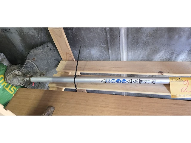 Lot 2 - bosmaaier benzinemotor powerplus - afbeelding 2 van  3