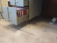 Lot 2 - bureau met lades - afbeelding 4 van  5