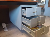 Lot 2 - bureau met lades - afbeelding 5 van  5