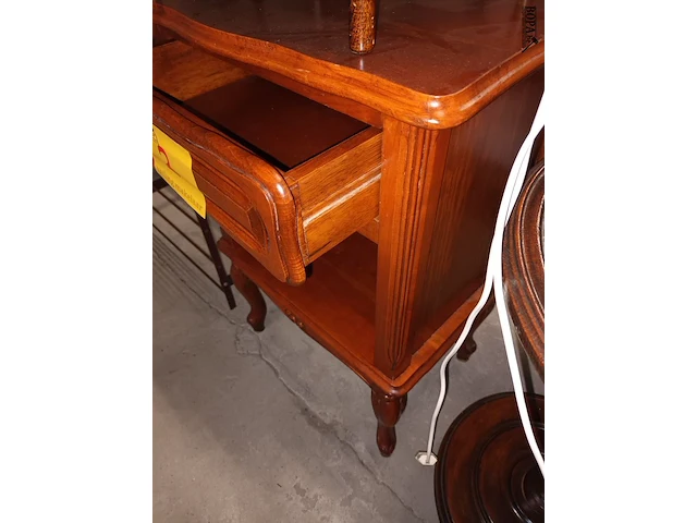 Lot 2 - houten bijzetkastje - afbeelding 3 van  3