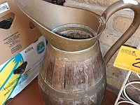 Lot 2 - houten kan, wijnrek en antiek strijkijzer - afbeelding 4 van  4