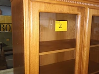 Lot 2 - houten vitrine kast - afbeelding 3 van  5