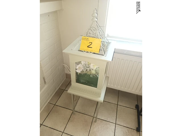 Lot 2 - lantaarn met bloemen - afbeelding 1 van  3