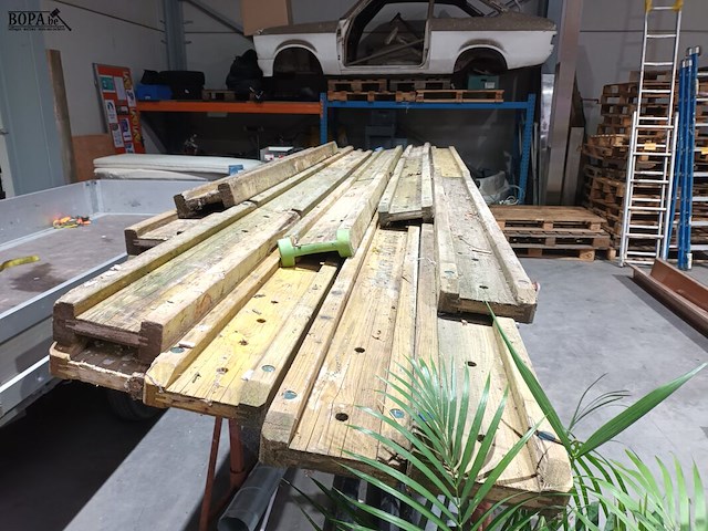 Lot 2 - lot bekistingsbalken - afbeelding 1 van  3